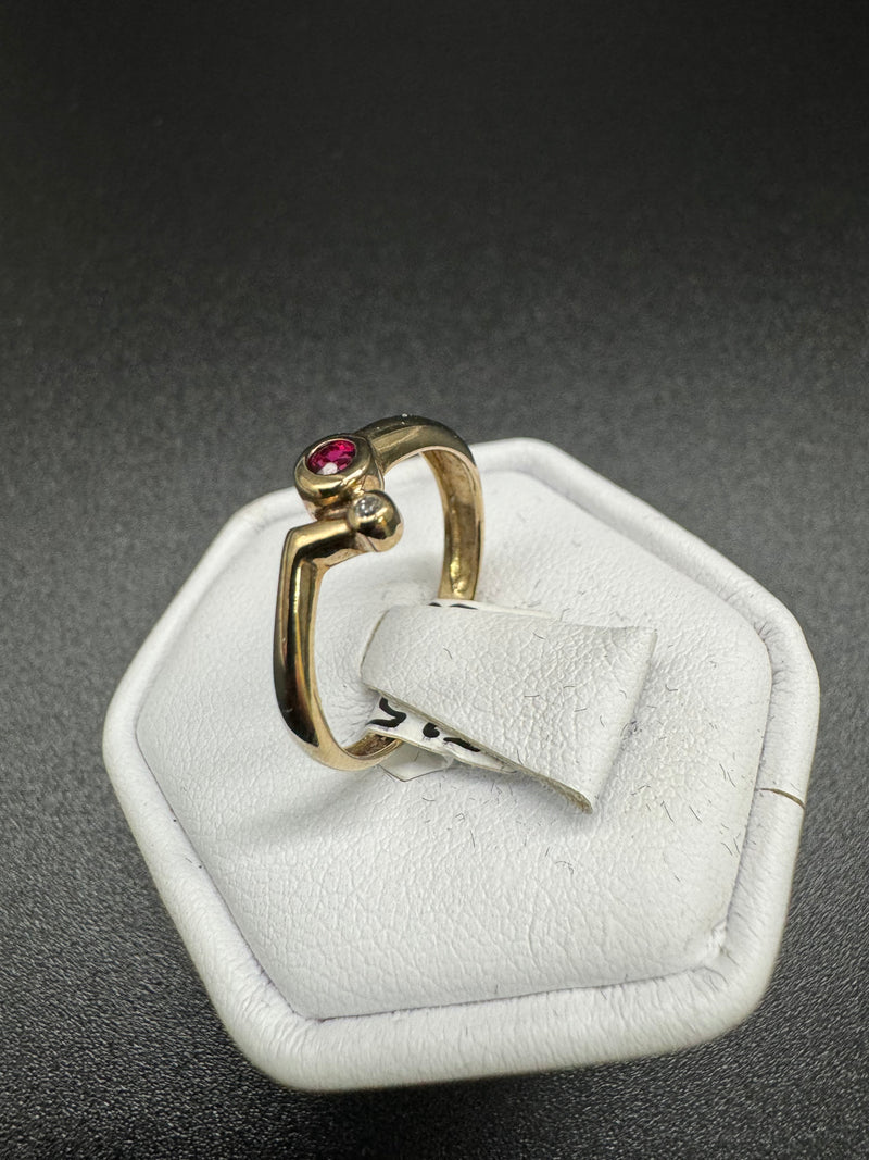 Ring 333er Gold mit Granat/ Diamant Gr 52